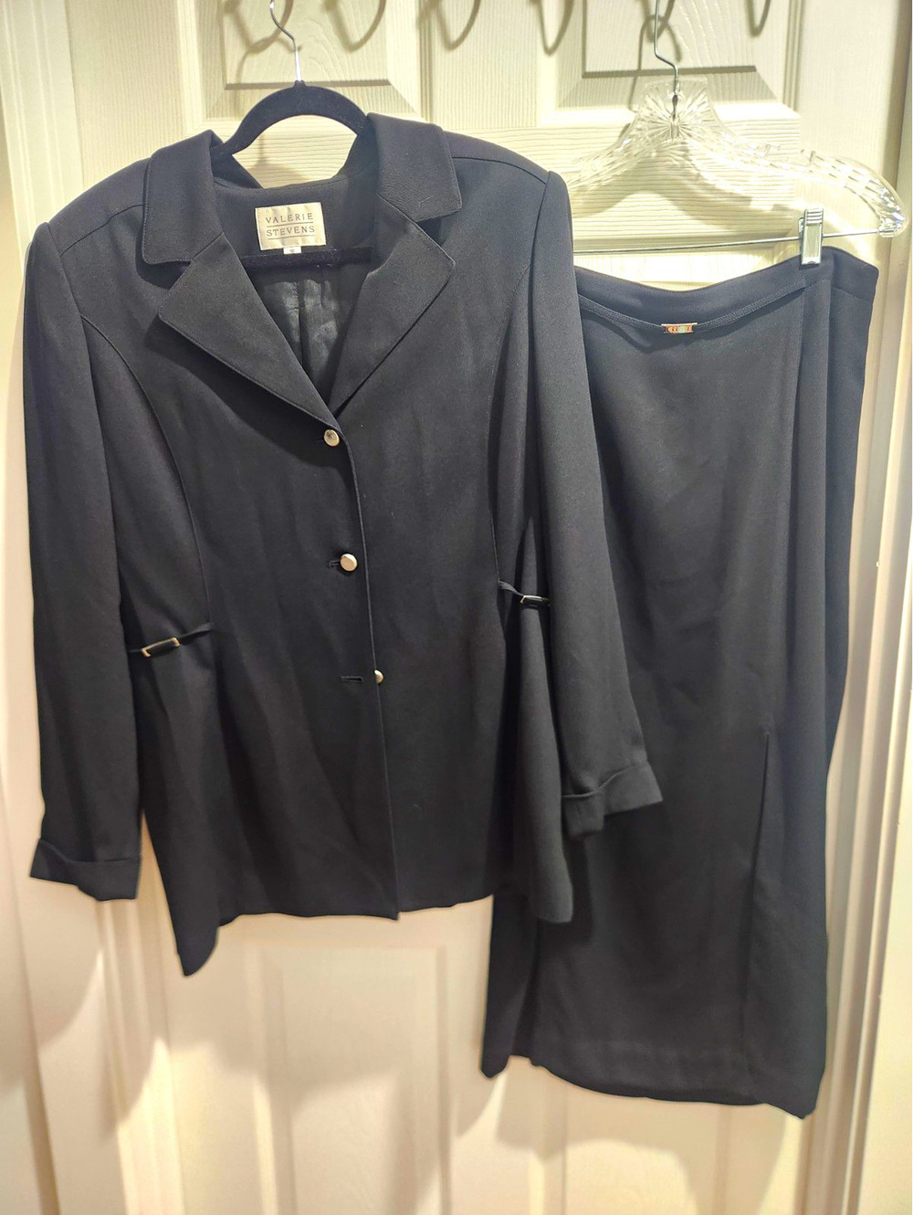 Valerie Stevens Black 2pc Skirt Suit Set 16 Lined 3-Button Notch Lapel
